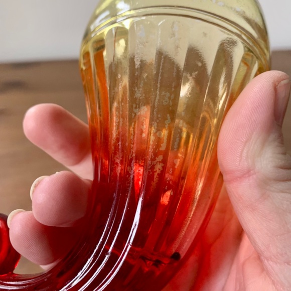 VIntage Jeannette Glass Amberina Cornucopia Horn of Plenty Vases - Picture 5 of 7